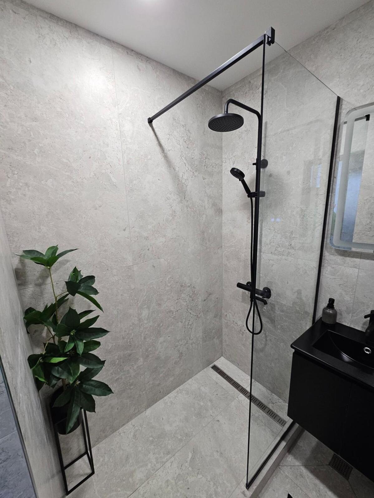 Stylish And Modern 1bdrm Free Private Parking *