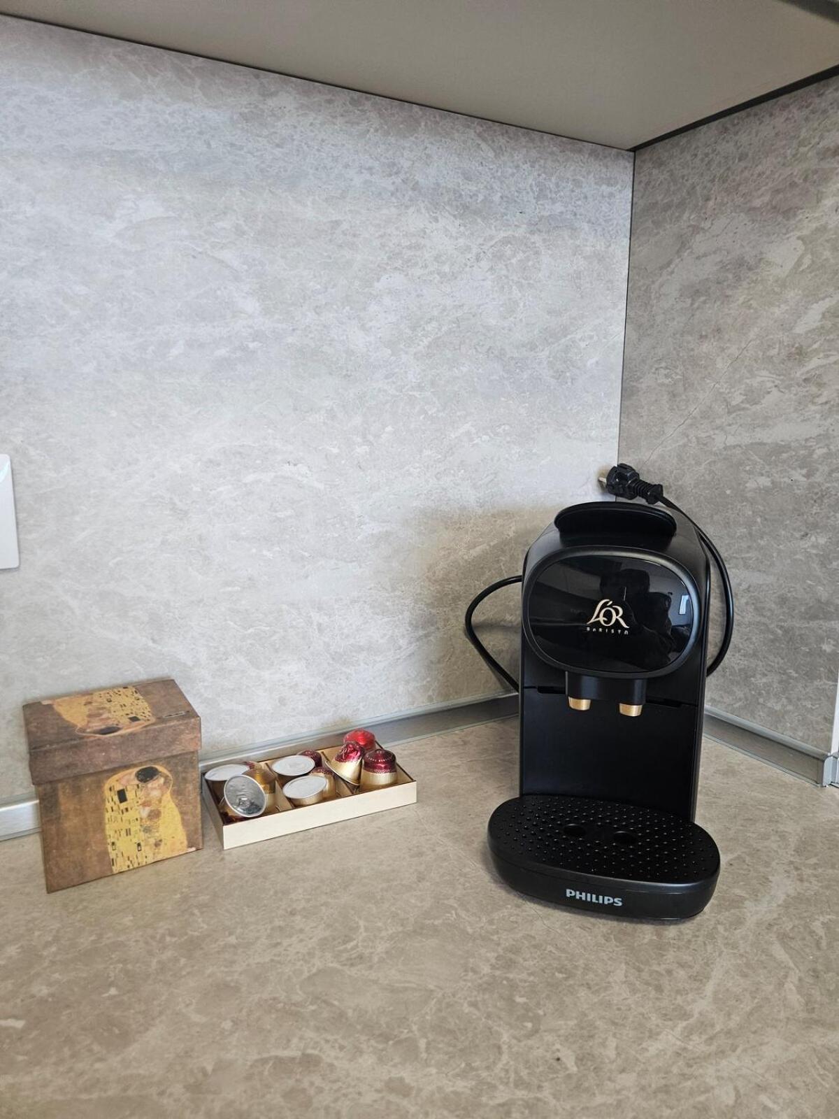 Apartment Stylish And Modern 1bdrm Free Private Parking