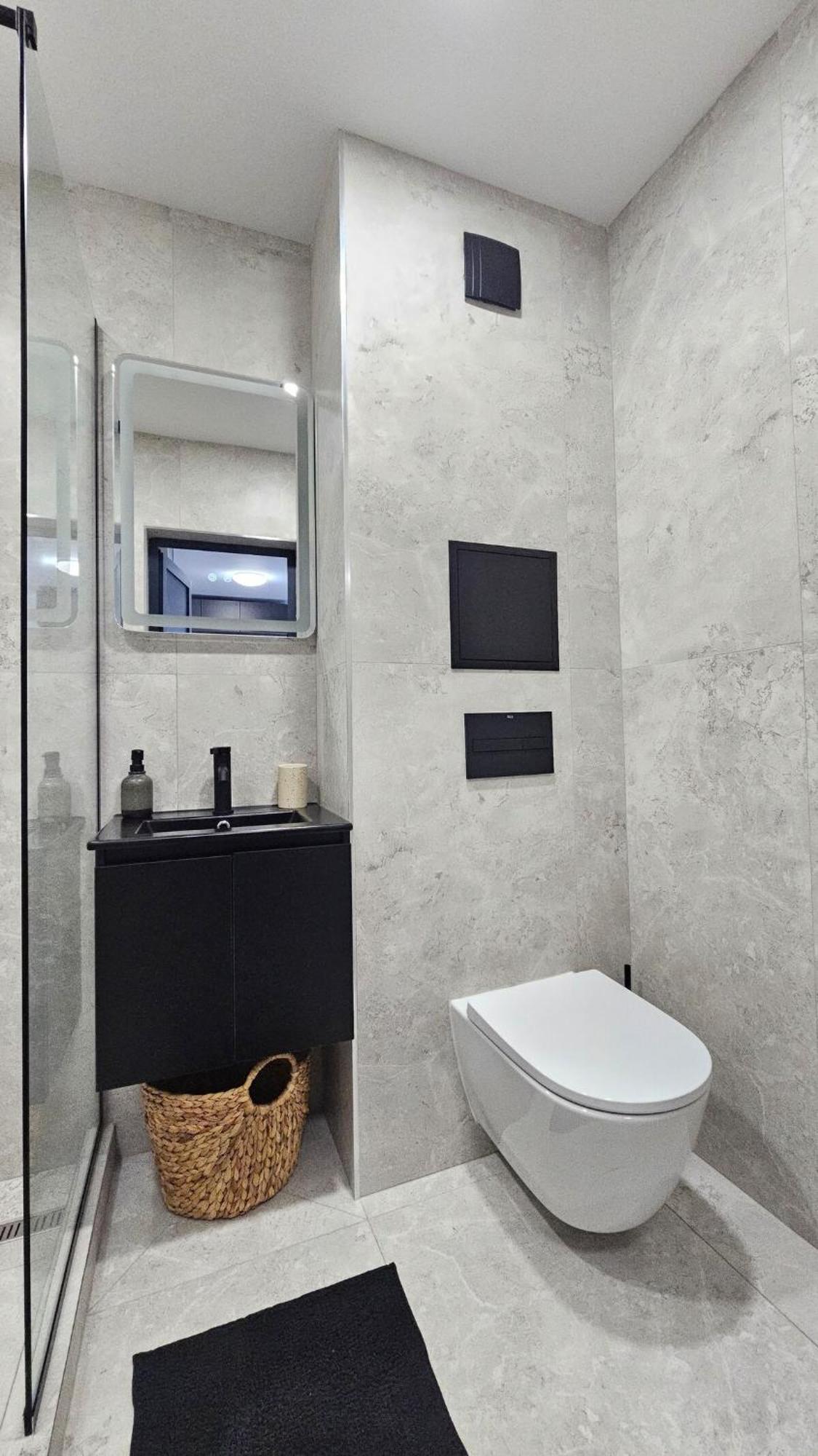 Stylish And Modern 1bdrm Free Private Parking Apartment