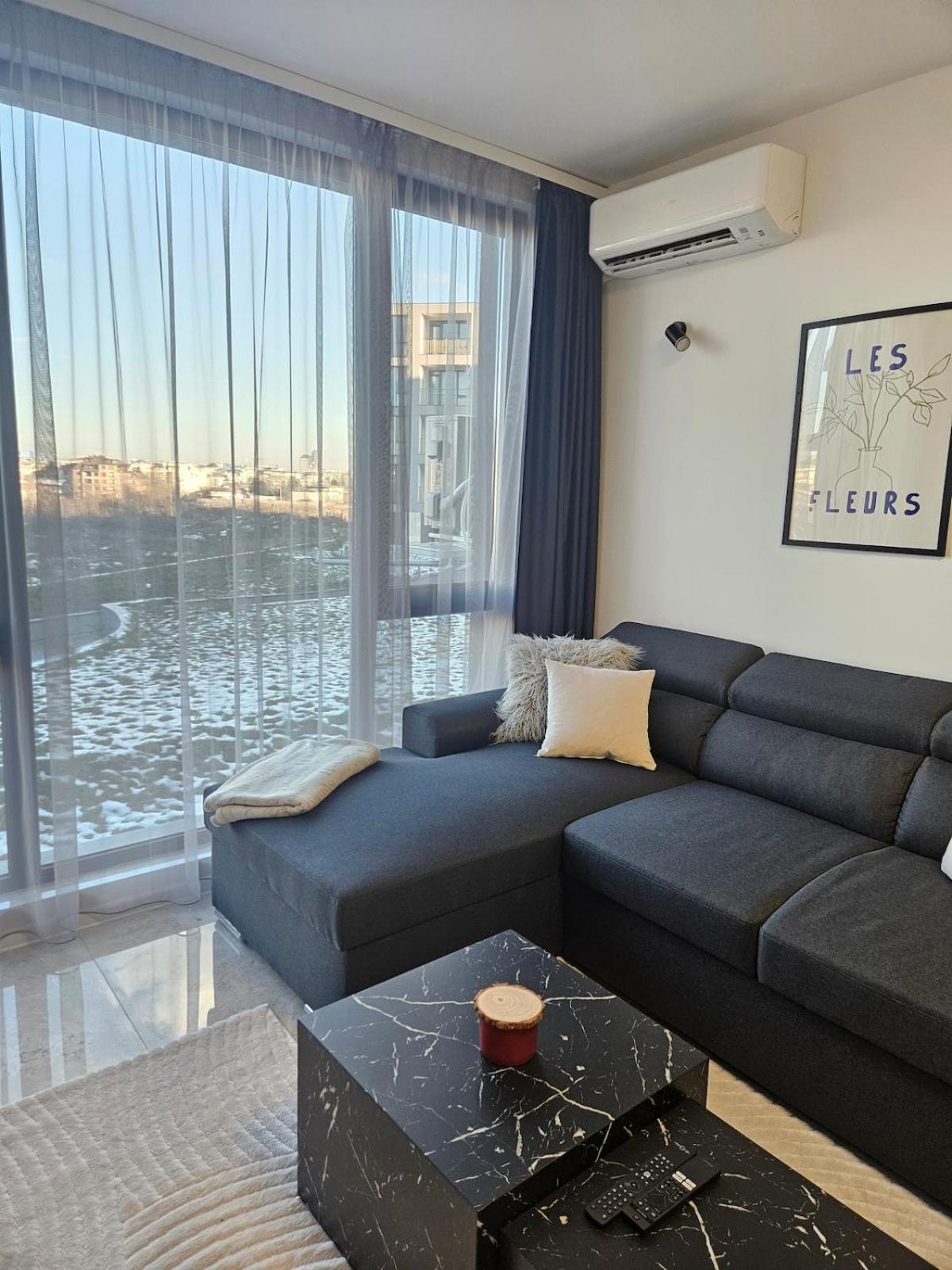 Stylish And Modern 1bdrm Free Private Parking Apartment