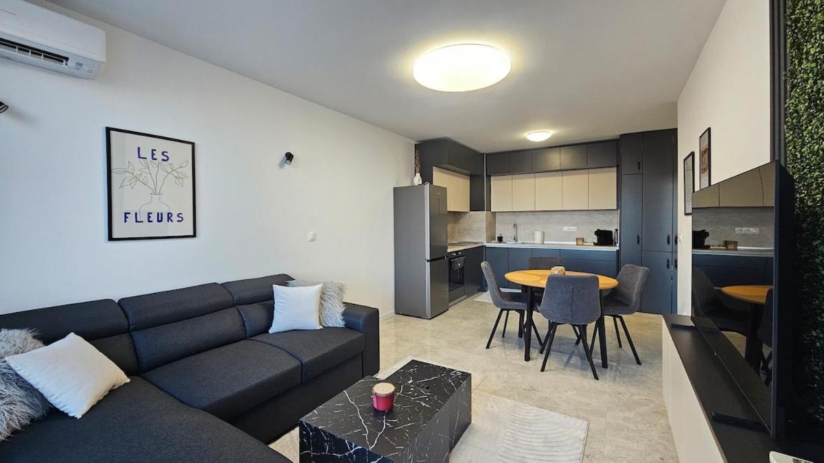 Apartment Stylish And Modern 1bdrm Free Private Parking *