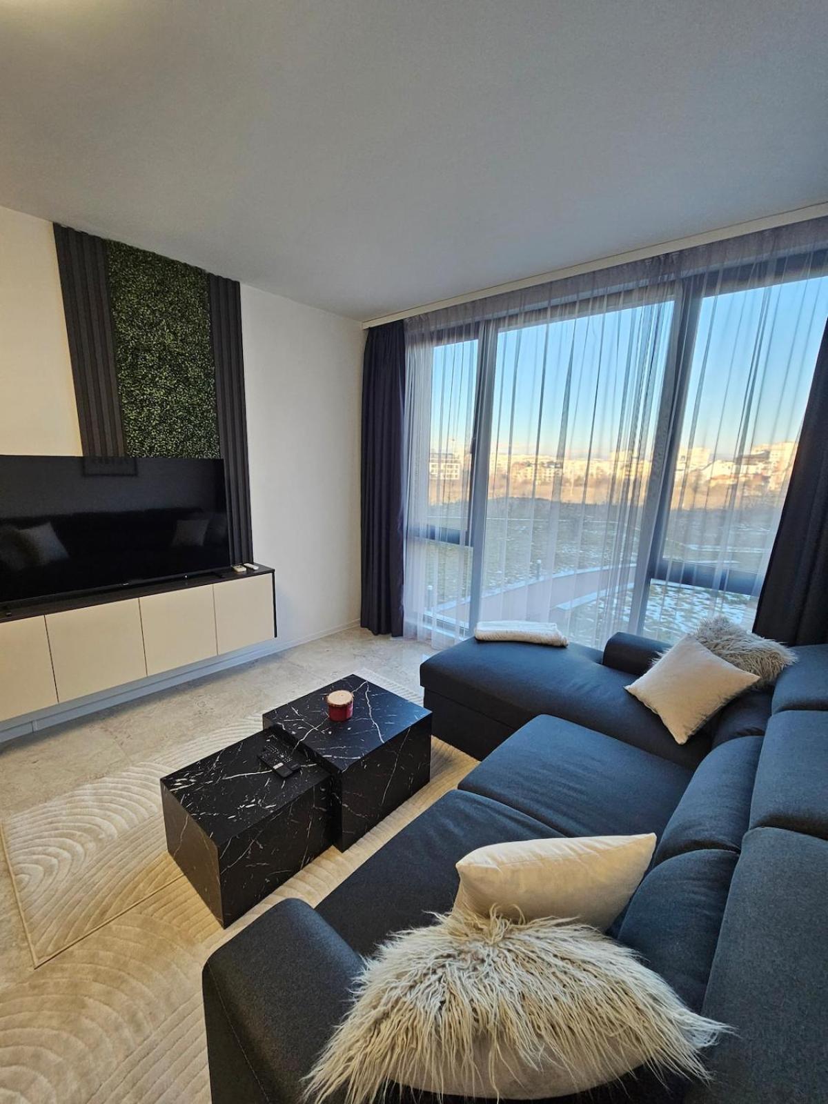 Stylish And Modern 1bdrm Free Private Parking Apartment *